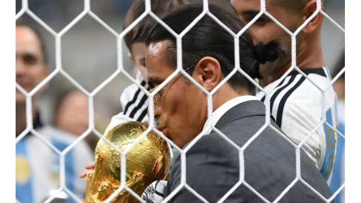'Salt Bae' kissing the FIFA World Cup trophy.