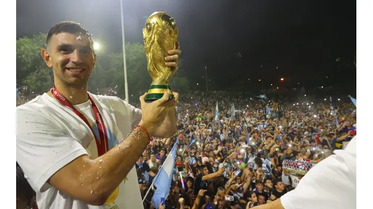 Argentina goalkeeper Emiliano 'Dibu' Martinez with the World Cup trophy in front of the fans.