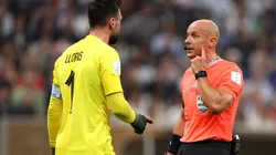 Hugo Lloris (left) and referee Szymon Marciniak.