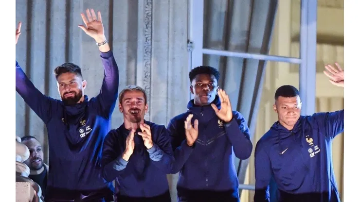 The French national team greeting fans in Paris after the 2022 World Cup.