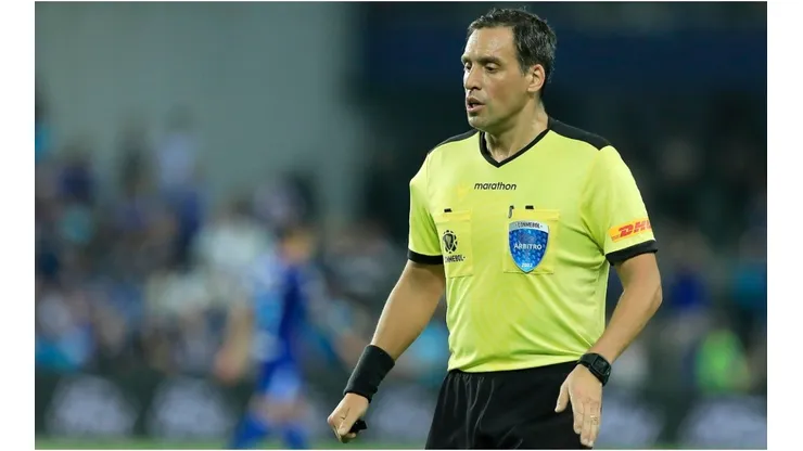 Referee Fernando Rapallini