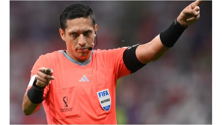 Referee Jesus Valenzuela
