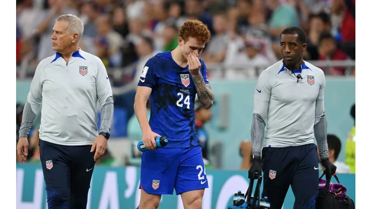 Josh Sargent with the USMNT's medical staff at the Qatar 2022 World Cup