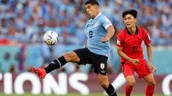 Luis Suarez of Uruguay controls the ball against Inbeom Hwang of Korea Republic during the FIFA World Cup Qatar 2022 Group H match between Uruguay and Korea Republic at Education City Stadium on November 24, 2022 in Al Rayyan, Qatar.