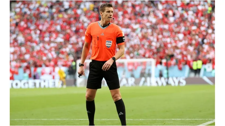 Referee Daniel Siebert