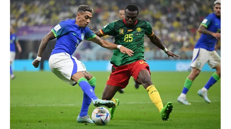 Raphinha against Tolo Nouhou.
