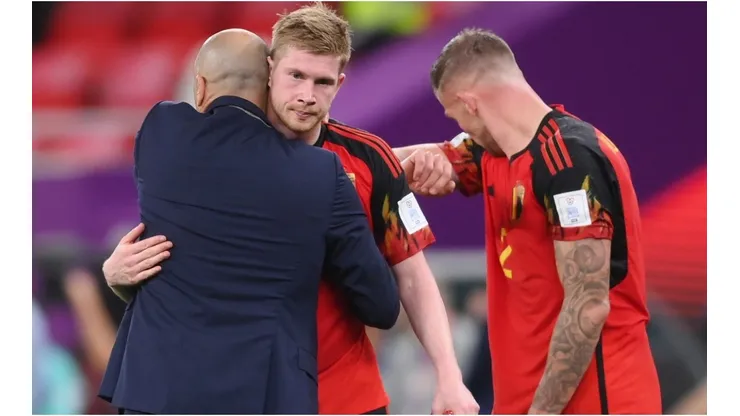 Roberto Martinez, Kevin De Bruyne and Toby Alderweireld of Belgium