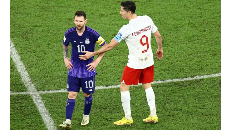 Lionel Messi didn't look at Robert Lewandowski