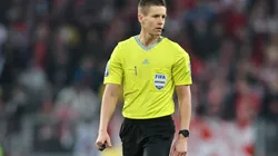 Referee Daniel Siebert