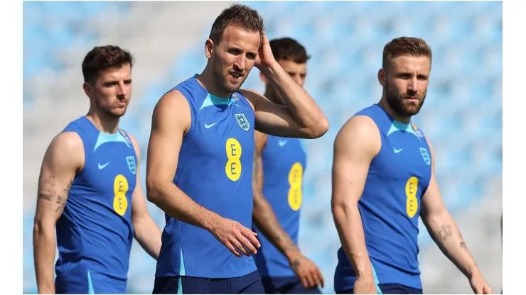 England captain Harry Kane alongside Mason Mount (l) and Luke Shaw (r) during the England Training Session