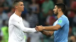 Ronaldo and Suarez shake hands in Russia 2018.
