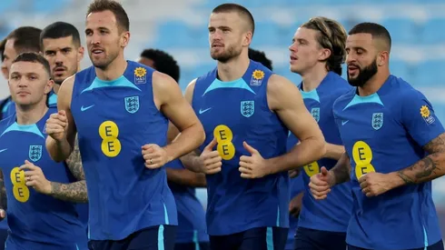 Harry Kane warms up with team mates during the England training session at Al Wakrah Stadium on November 16, 2022 in Doha, Qatar.