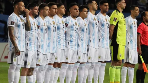 Players of Argentina line up