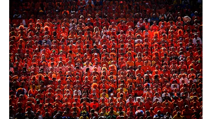 A tide of people dressed in the same color, accompanying the World Cup passion.
