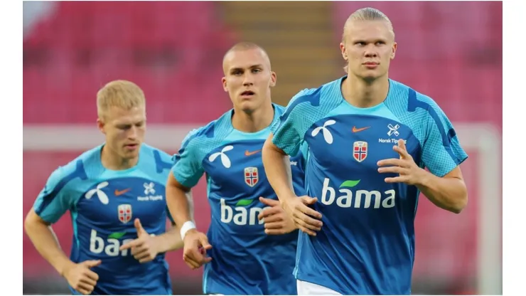 Erling Haaland of Norway warms up with teammates
