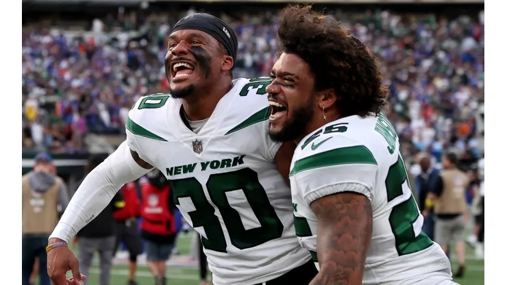 Michael Carter II (Left), Brandin Echols (Right) - New York Jets - NFL 2022
