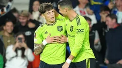 Alejandro Garnacho of Manchester United celebrates with team mate Cristiano Ronaldo