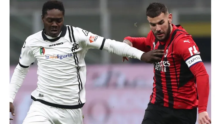Emmanuel Gyasi of Spezia and Theo Hernandez of Milan