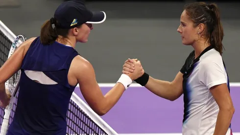 Iga Swiatek of Poland shakes hands with Daria Kasatkina of Russia after their matchup