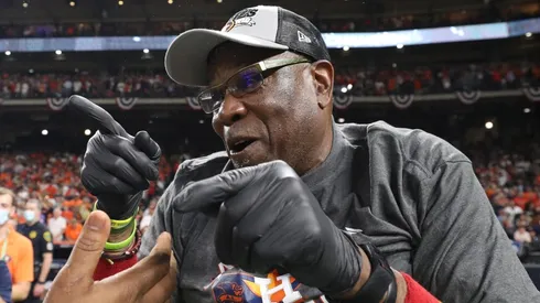 Dusty Baker with his black gloves
