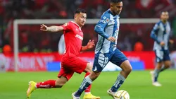 Erick Sánchez of Pachuca and Jean Meneses of Toluca