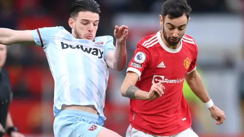 Declan Rice of West Ham and Bruno Fernandes of Manchester United