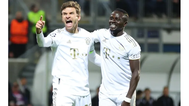 Thomas Müller and Sadio Mané of Bayern