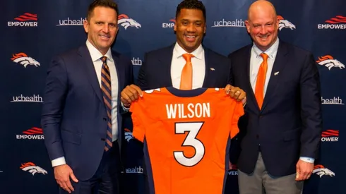 Broncos GM George Paton (left), QB Russell Wilson (c) and HC Nathaniel Hackett.