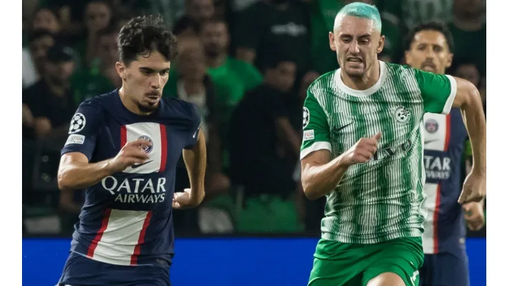 Vitinha of PSG and Omer Atzili of Maccabi Haifa