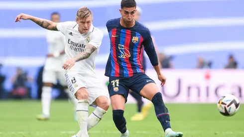 Toni Kroos of Real Madrid CF competes for the ball with Ferran Torres of FC Barcelona