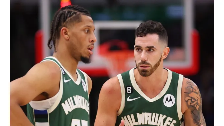 Lindell Wigginton and Luca Vildoza of the Milwaukee Bucks