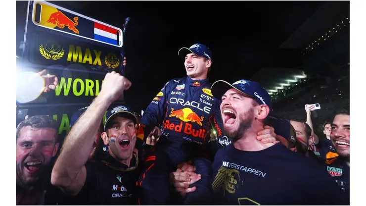 Max Verstappen celebrates with his team after the F1 Grand Prix of Japan