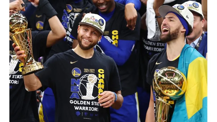 Stephen Curry and Klay Thompson of the Golden State Warriors celebrate