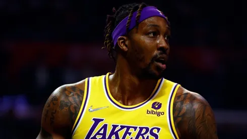 Dwight Howard with the Lakers jersey.