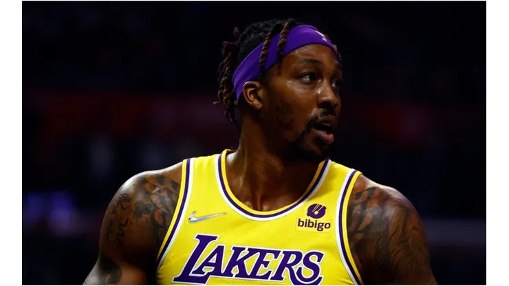Dwight Howard with the Lakers jersey.