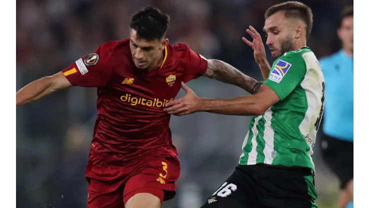 Roger Ibanez of Roma and Geman Pezzella of Real Betis
