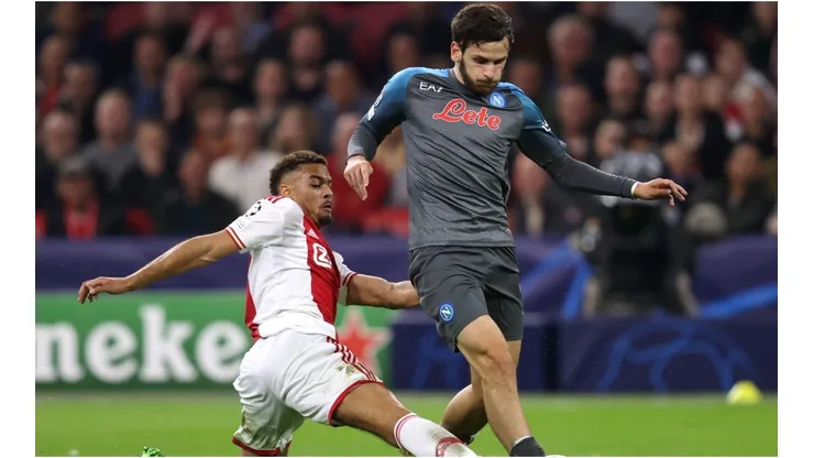 Jurrien Timber of Ajax battles for the ball with Khvicha Kvaratskhelia of Napoli