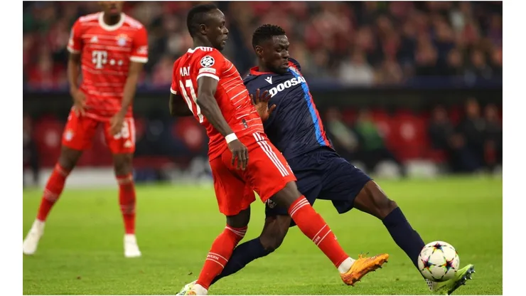 Sadio Mane of Bayern Munich battles for possession with Modou Ndiaye of FC Viktoria Plzen