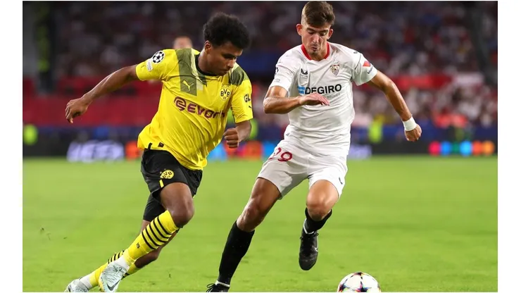 Karim Adeyemi of Borussia Dortmund battles for possession with Kike Salas of Sevilla FC