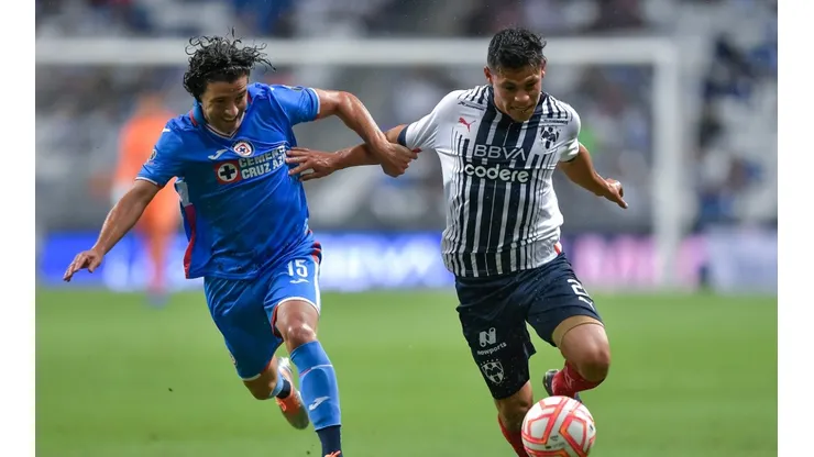 Arturo González of Monterrey fights for the ball with José Rivero of Cruz Azul