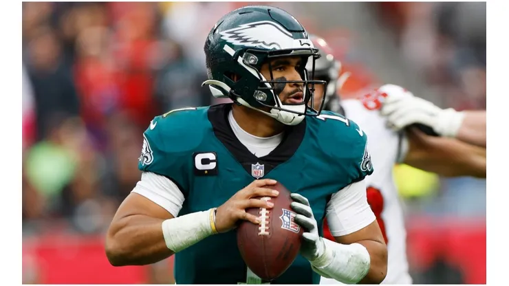 Hurts playing for the Eagles