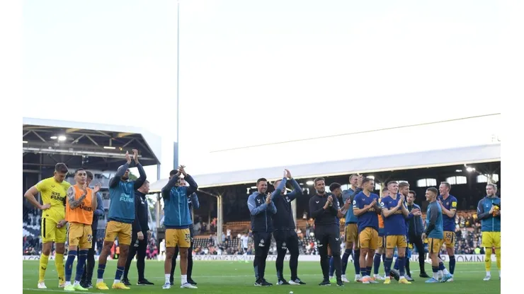 Players and staff of Newcastle United applaud fans after the Premier League match between Fulham FC and Newcastle United at Craven Cottage on October 01, 2022 in London, England.
