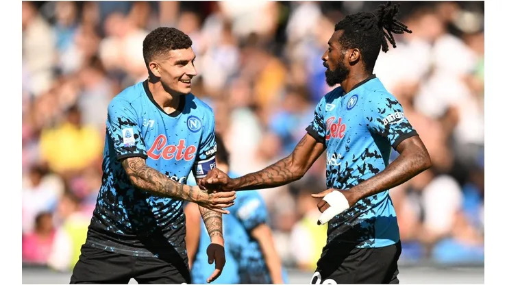 Andre Zambo Anguissa of SSC Napoli celebrates with teammates
