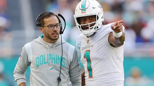Mike McDaniel, Tua Tagovailoa, Miami Dolphins / NFL 2022.