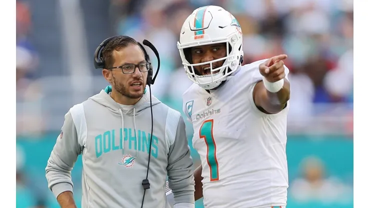 Mike McDaniel, Tua Tagovailoa, Miami Dolphins / NFL 2022.