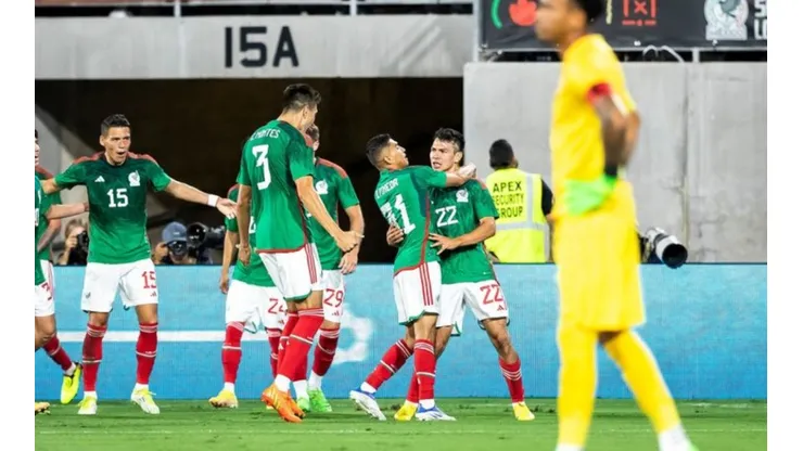 Hirving Lozano celebrates his saving goal for Mexico vs Peru