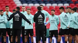 Lionel Messi listens to Lionel Scaloni, Head Coach of Argentina during the Argentina Training Session at Wembley Stadium on May 31, 2022 in London, England.