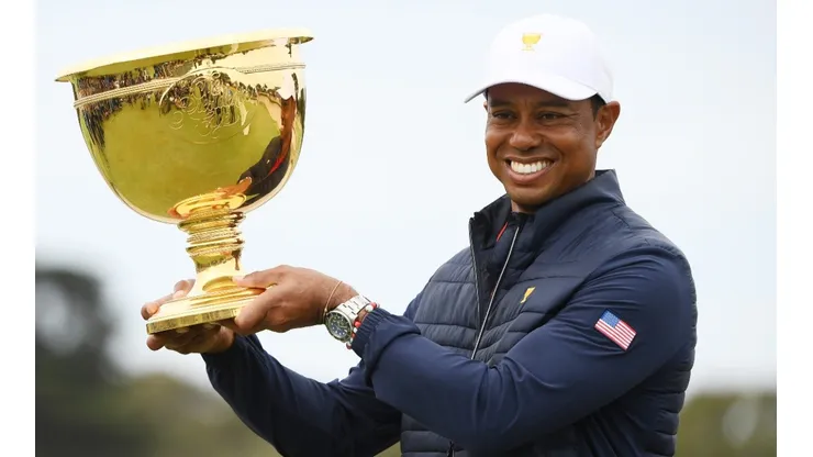 Tiger Woods with the Presidents Cup