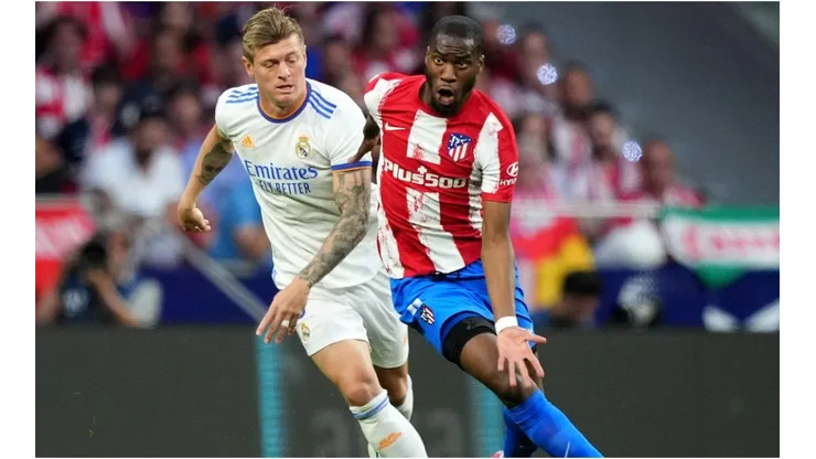 Toni Kroos of Real Madrid challenges Geoffrey Kondogbia of Atletico Madrid
