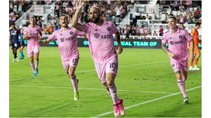 onzalo Higuaín 10, Robert Taylor 16, and Indiana Vassilev of Inter Miami CF